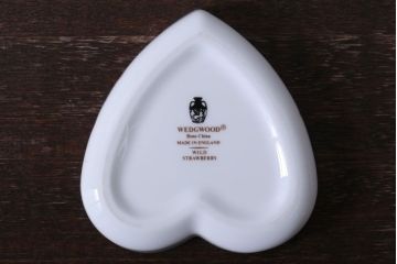 アンティーク雑貨　中古　イギリスWedgwood(ウェッジウッド)　ワイルドストロベリー　ハート型小物入れ