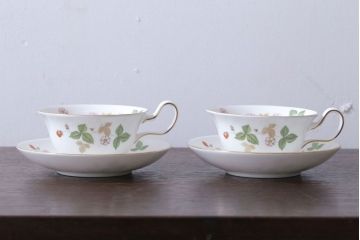 中古　イギリスWedgwood(ウェッジウッド) ワイルドストロベリー　カップ&ソーサー2客(洋食器)