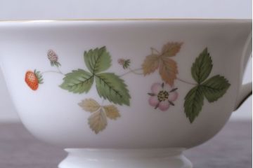 中古　イギリスWedgwood(ウェッジウッド) ワイルドストロベリー　カップ&ソーサー2客(洋食器)