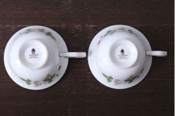 中古　イギリスWedgwood(ウェッジウッド) ワイルドストロベリー　カップ&ソーサー2客(洋食器)