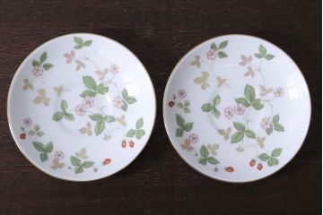 中古　イギリスWedgwood(ウェッジウッド) ワイルドストロベリー　カップ&ソーサー2客(洋食器)