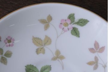 中古　イギリスWedgwood(ウェッジウッド) ワイルドストロベリー　カップ&ソーサー2客(洋食器)