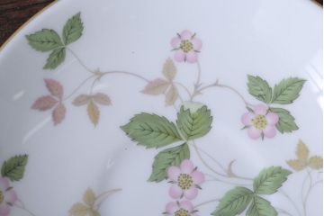 中古　イギリスWedgwood(ウェッジウッド) ワイルドストロベリー　カップ&ソーサー2客(洋食器)