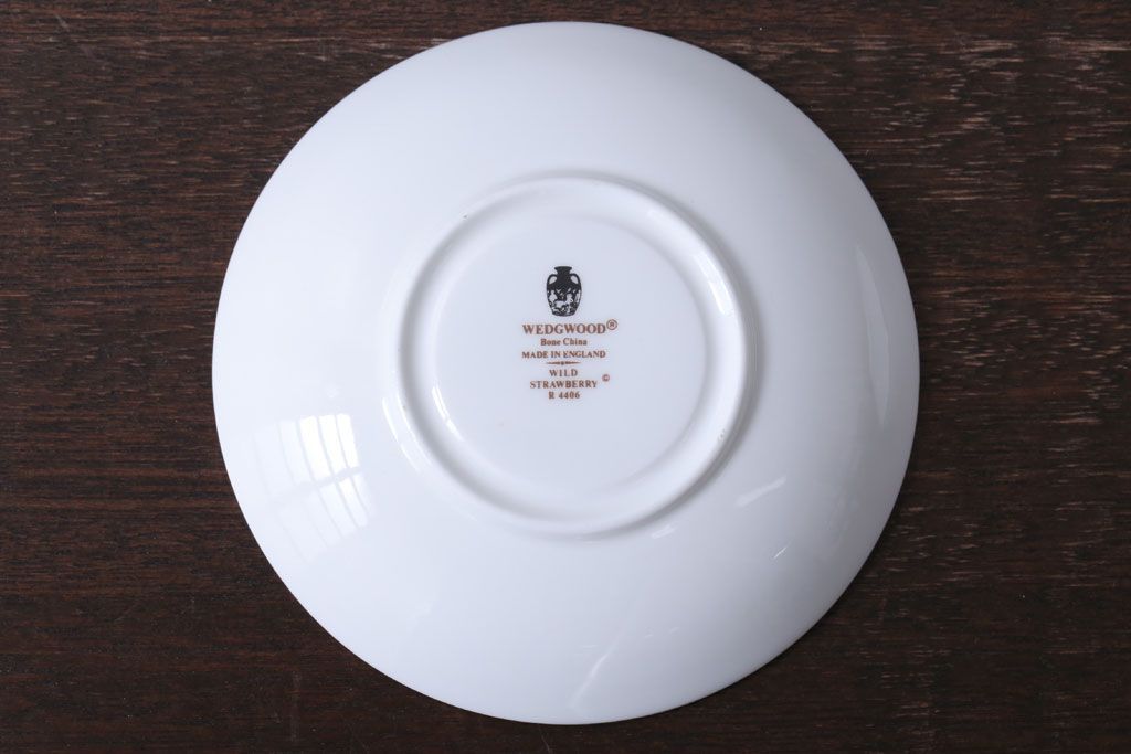 中古　イギリスWedgwood(ウェッジウッド) ワイルドストロベリー　カップ&ソーサー2客(洋食器)