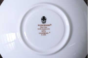 中古　イギリスWedgwood(ウェッジウッド) ワイルドストロベリー　カップ&ソーサー2客(洋食器)