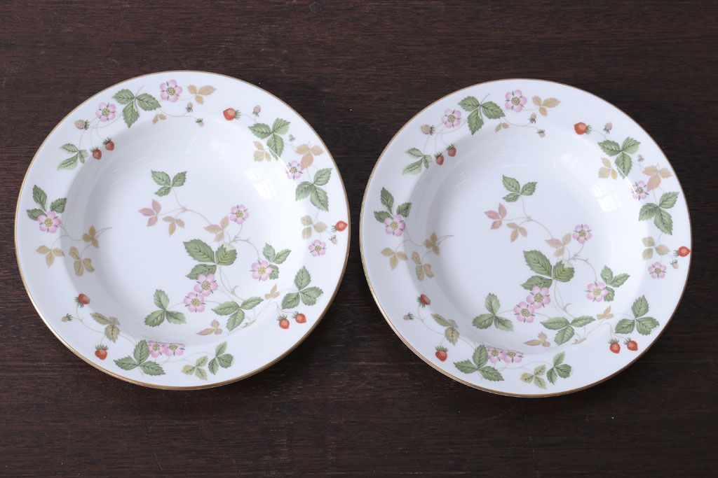 アンティーク雑貨　中古　イギリスWedgwood(ウェッジウッド) ワイルドストロベリー　スーププレート2枚セット(洋食器)