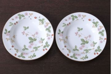 アンティーク雑貨　中古　イギリスWedgwood(ウェッジウッド) ワイルドストロベリー　スーププレート2枚セット(洋食器)