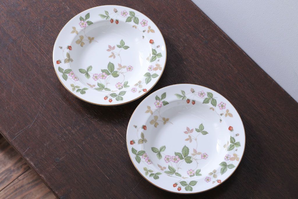 アンティーク雑貨　中古　イギリスWedgwood(ウェッジウッド) ワイルドストロベリー　スーププレート2枚セット(洋食器)
