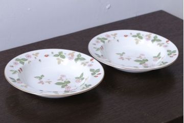 アンティーク雑貨　中古　イギリスWedgwood(ウェッジウッド) ワイルドストロベリー　スーププレート2枚セット(洋食器)