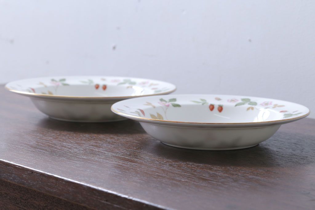 アンティーク雑貨　中古　イギリスWedgwood(ウェッジウッド) ワイルドストロベリー　スーププレート2枚セット(洋食器)
