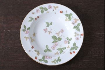 アンティーク雑貨　中古　イギリスWedgwood(ウェッジウッド) ワイルドストロベリー　スーププレート2枚セット(洋食器)
