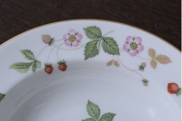 アンティーク雑貨　中古　イギリスWedgwood(ウェッジウッド) ワイルドストロベリー　スーププレート2枚セット(洋食器)