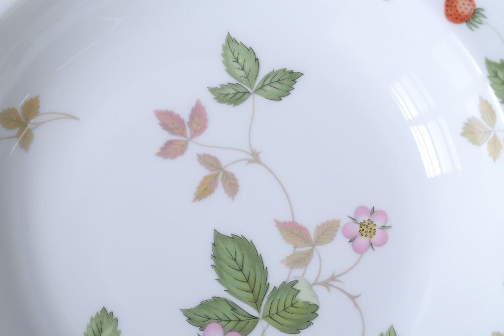 アンティーク雑貨　中古　イギリスWedgwood(ウェッジウッド) ワイルドストロベリー　スーププレート2枚セット(洋食器)
