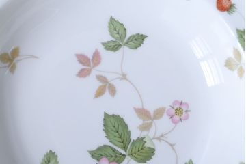 アンティーク雑貨　中古　イギリスWedgwood(ウェッジウッド) ワイルドストロベリー　スーププレート2枚セット(洋食器)