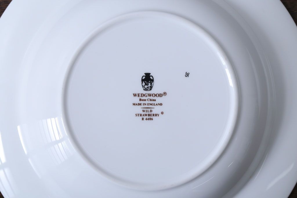 アンティーク雑貨　中古　イギリスWedgwood(ウェッジウッド) ワイルドストロベリー　スーププレート2枚セット(洋食器)