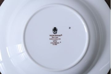アンティーク雑貨　中古　イギリスWedgwood(ウェッジウッド) ワイルドストロベリー　スーププレート2枚セット(洋食器)