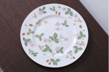 中古　イギリスWedgwood(ウェッジウッド) ワイルドストロベリー　27cmプレート(皿)(洋食器)