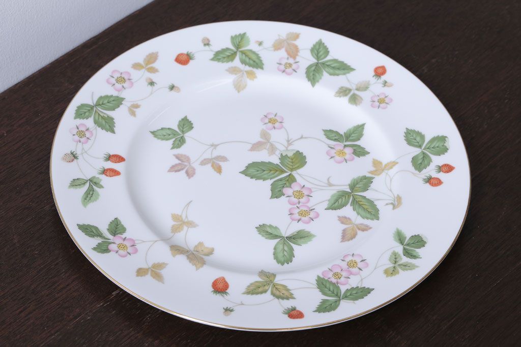 中古　イギリスWedgwood(ウェッジウッド) ワイルドストロベリー　27cmプレート(皿)(洋食器)