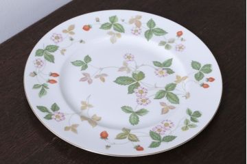 中古　イギリスWedgwood(ウェッジウッド) ワイルドストロベリー　27cmプレート(皿)(洋食器)