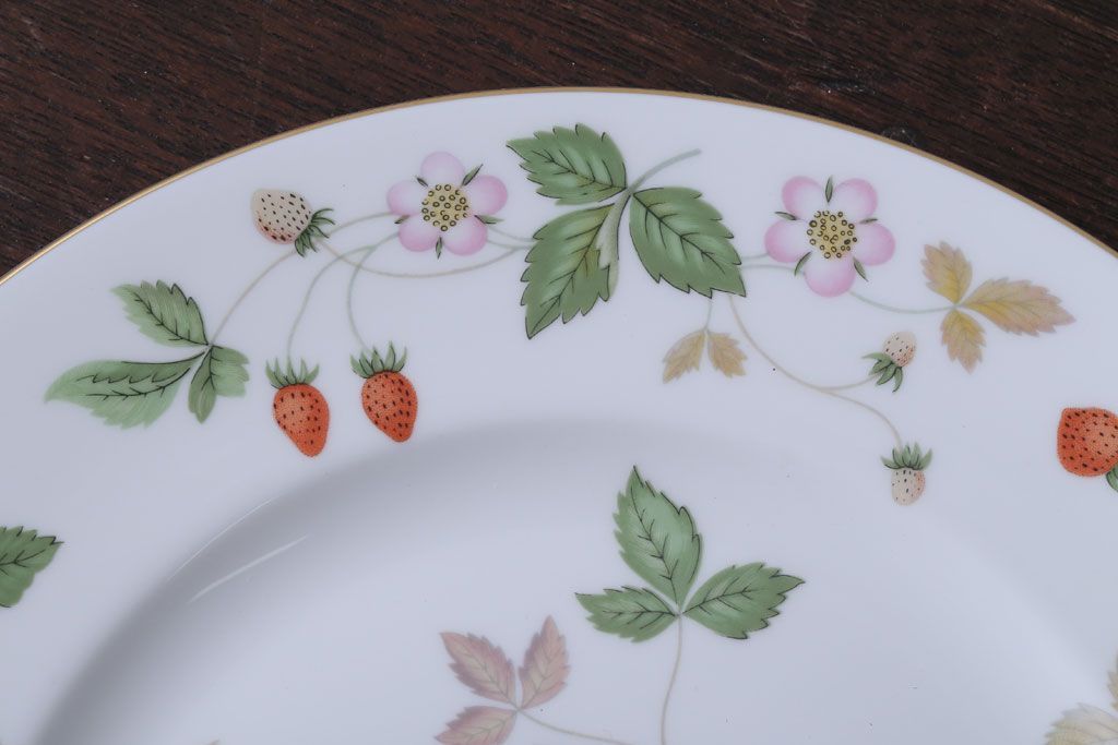 中古　イギリスWedgwood(ウェッジウッド) ワイルドストロベリー　27cmプレート(皿)(洋食器)
