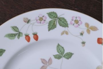 中古　イギリスWedgwood(ウェッジウッド) ワイルドストロベリー　27cmプレート(皿)(洋食器)