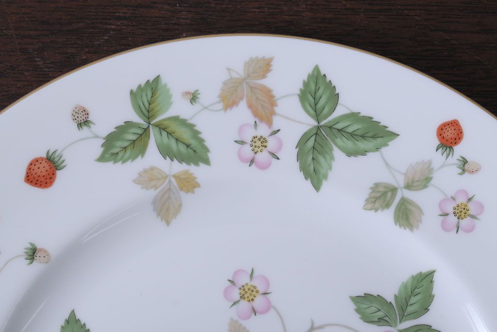 中古　イギリスWedgwood(ウェッジウッド) ワイルドストロベリー　27cmプレート(皿)(洋食器)
