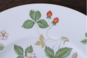中古　イギリスWedgwood(ウェッジウッド) ワイルドストロベリー　27cmプレート(皿)(洋食器)