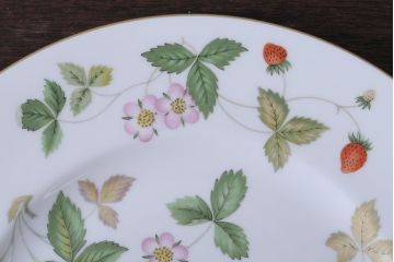中古　イギリスWedgwood(ウェッジウッド) ワイルドストロベリー　27cmプレート(皿)(洋食器)