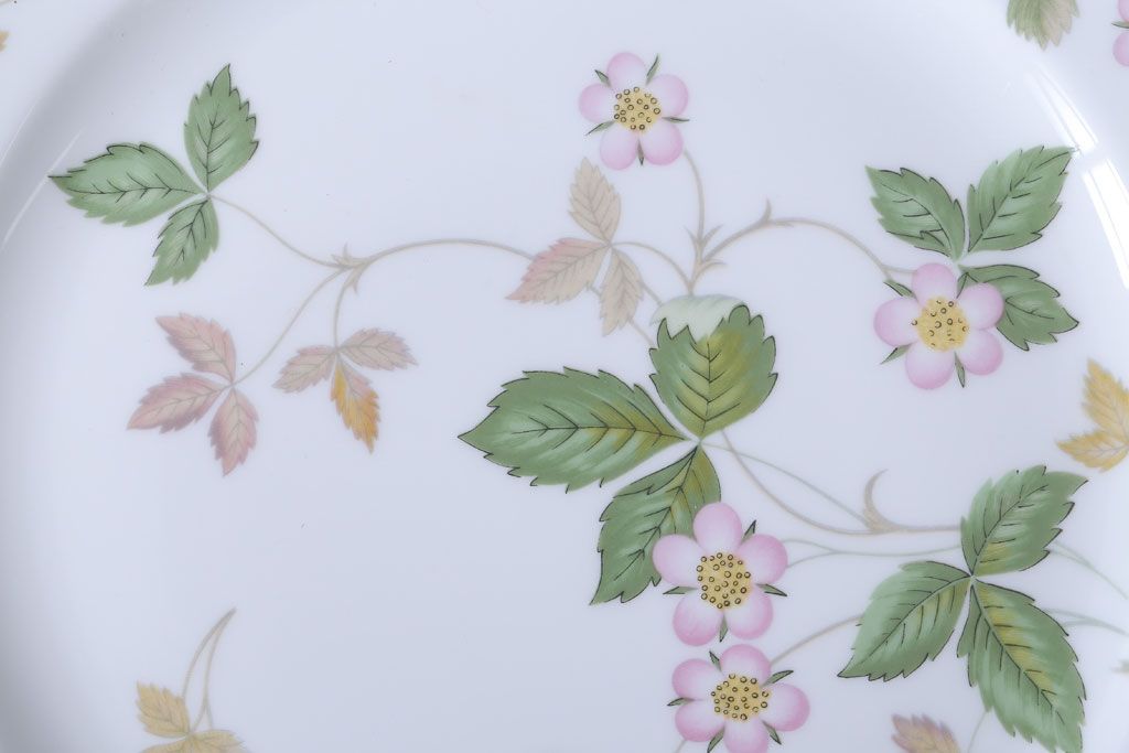 中古　イギリスWedgwood(ウェッジウッド) ワイルドストロベリー　27cmプレート(皿)(洋食器)