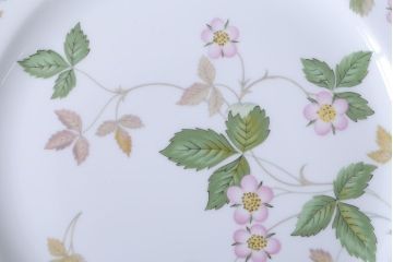 中古　イギリスWedgwood(ウェッジウッド) ワイルドストロベリー　27cmプレート(皿)(洋食器)