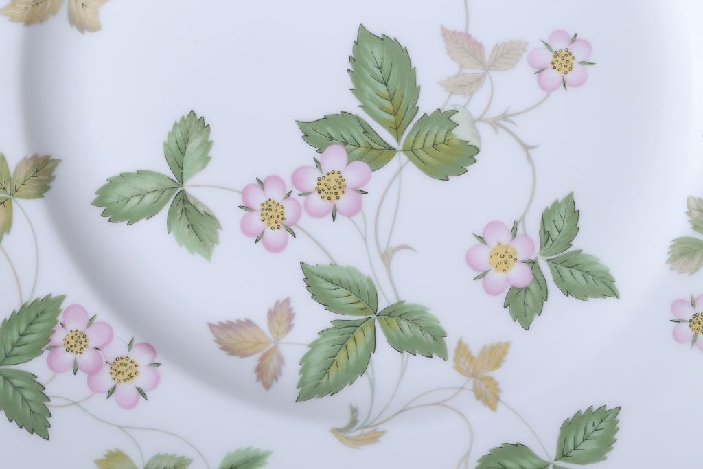 中古　イギリスWedgwood(ウェッジウッド) ワイルドストロベリー　27cmプレート(皿)(洋食器)