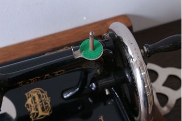 アンティーク雑貨　和製アンティーク　LEAD(リード)　小振りな手回しミシン