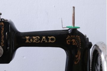 アンティーク雑貨　和製アンティーク　LEAD(リード)　小振りな手回しミシン