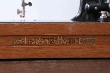 アンティーク雑貨　和製アンティーク　LEAD(リード)　小振りな手回しミシン