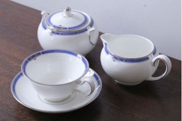 中古　イギリスWedgwood(ウェッジウッド)　キングスブリッジ　カップ&ソーサー・シュガー・クリーマー(洋食器)
