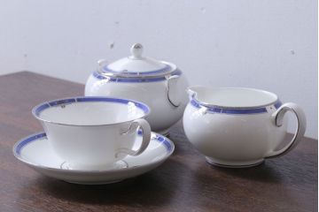 中古　イギリスWedgwood(ウェッジウッド)　キングスブリッジ　カップ&ソーサー・シュガー・クリーマー(洋食器)