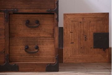 アンティーク家具　和製アンティーク　シンプルでモダンな桐箪笥ローボード(衣装箪笥)