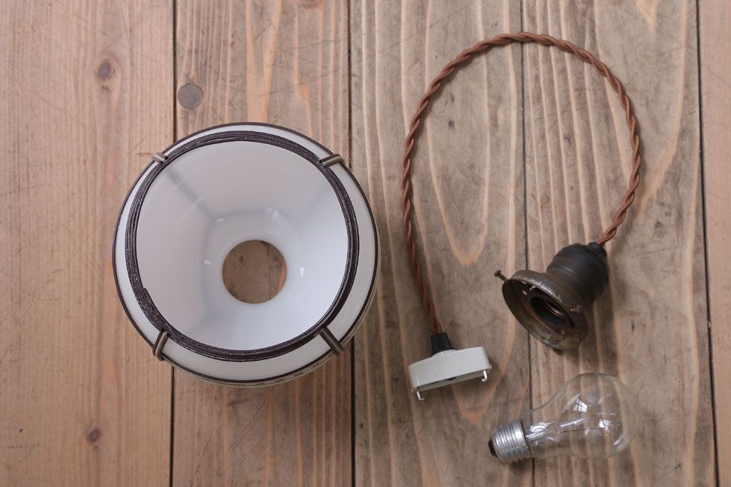 アンティーク　和の雰囲気溢れるガラスシェード天井照明(電傘)