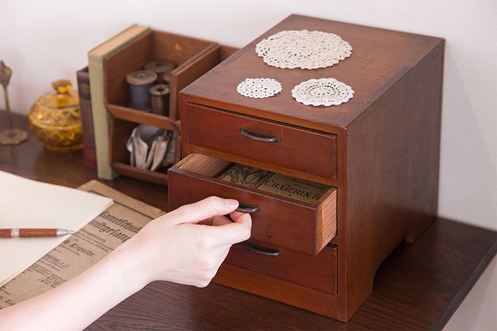 レトロ家具　昭和レトロ　古い木製のアンティーク3杯小引き出し