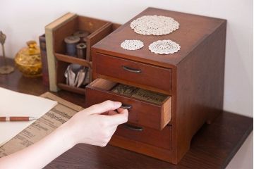 レトロ家具　昭和レトロ　古い木製のアンティーク3杯小引き出し