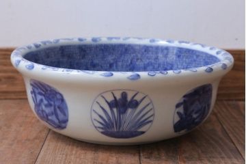 アンティーク雑貨　古民具・骨董　明治期　微塵唐草　菖蒲の図　染付深鉢(伊万里、窓絵、皿)