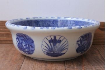 アンティーク雑貨　古民具・骨董　明治期　微塵唐草　菖蒲の図　染付深鉢(伊万里、窓絵、皿)