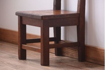 レトロ家具　和製アンティーク　素朴でレトロな古い木製の小ぶりな椅子(チェア)