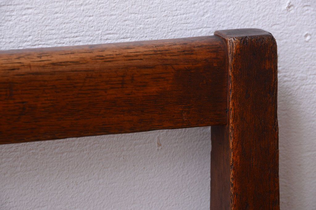 レトロ家具　和製アンティーク　素朴でレトロな古い木製の小ぶりな椅子(チェア)