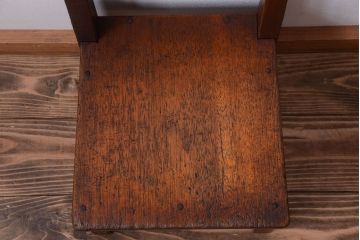 レトロ家具　和製アンティーク　素朴でレトロな古い木製の小ぶりな椅子(チェア)