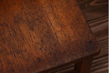 レトロ家具　和製アンティーク　素朴でレトロな古い木製の小ぶりな椅子(チェア)