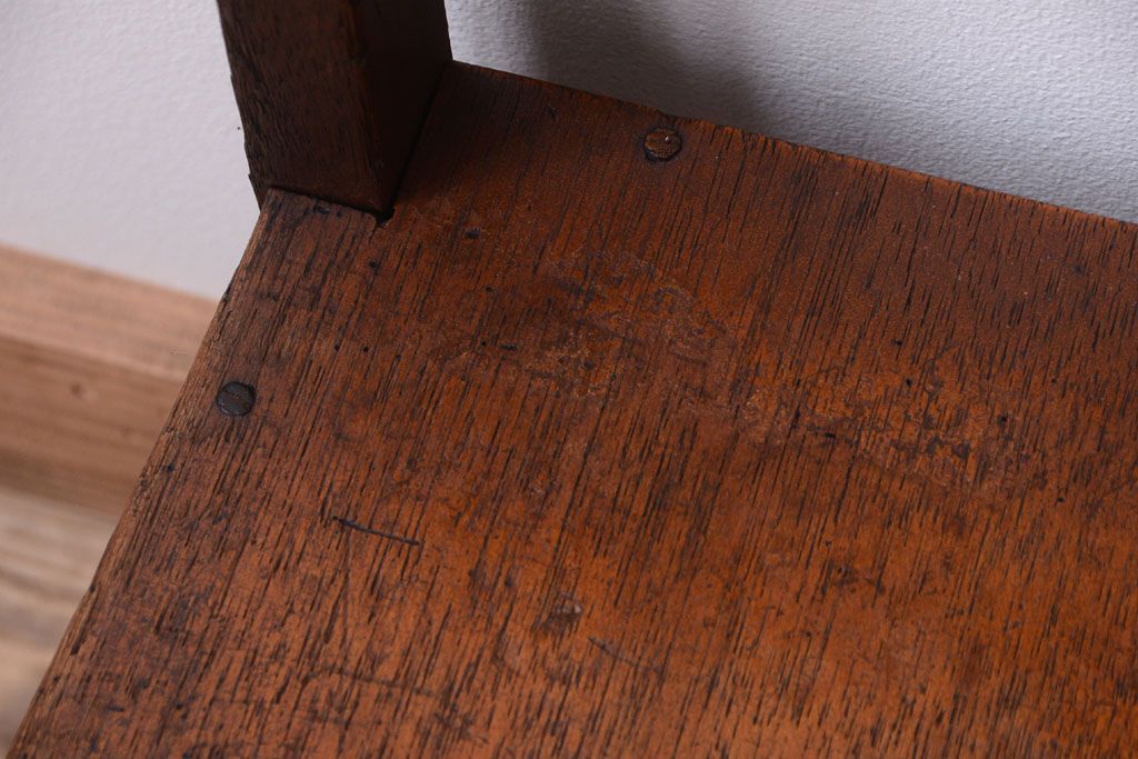 レトロ家具　和製アンティーク　素朴でレトロな古い木製の小ぶりな椅子(チェア)