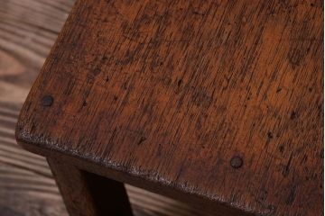 レトロ家具　和製アンティーク　素朴でレトロな古い木製の小ぶりな椅子(チェア)