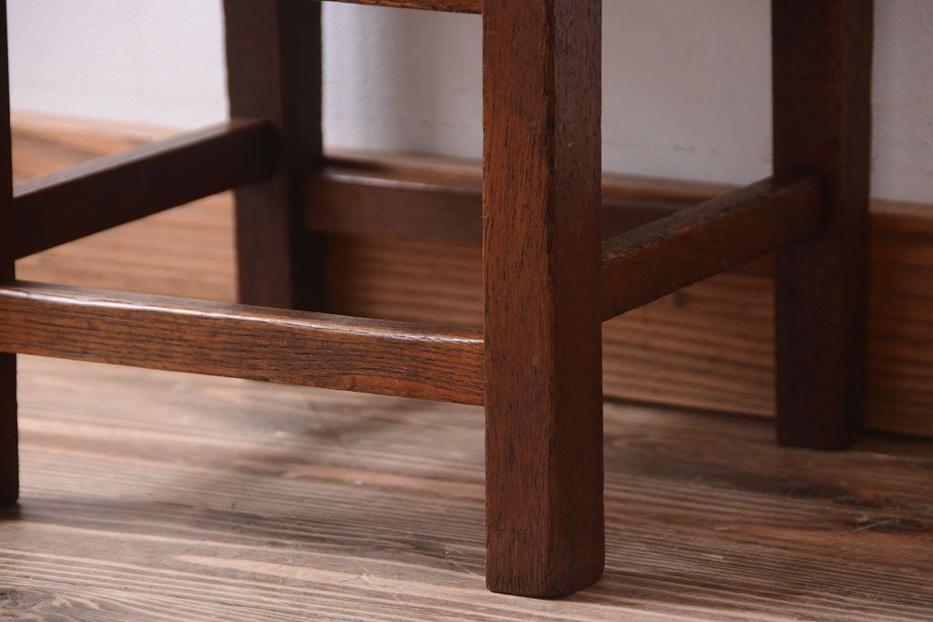 レトロ家具　和製アンティーク　素朴でレトロな古い木製の小ぶりな椅子(チェア)