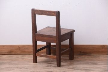レトロ家具　和製アンティーク　素朴でレトロな古い木製の小ぶりな椅子(チェア)
